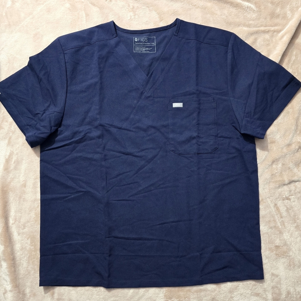 Figs Men’s Chisec Three-Pocket Scrub Top in Navy Blue Sz XXL